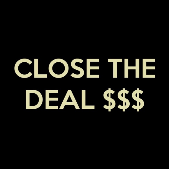 Selling clothes & stuff laying around - Picture 1 of 1